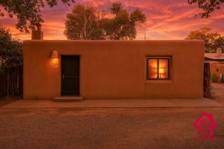Charming Adobe Revival- An Irvie Home - Santa Fe - 0