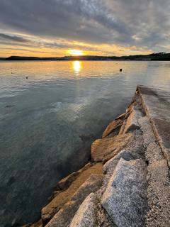 Bijou Beachfront Gem, Rock - 3