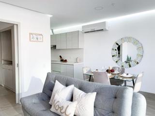 Suite de Lujo,cerca del mall del sol, sofa cama, parqueo - Guayaquil - 2
