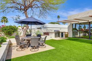Outdoor Entertainment Space Home in Scottsdale - Scottsdale - 9