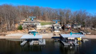 Bearcat Bungalows - Two Homes One Rental - Sleeps 22 - Sunrise Beach - 5