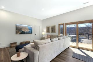 Bearcat Bungalows - Two Homes One Rental - Sleeps 22 - Sunrise Beach - 2