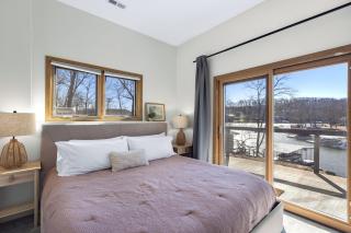 Big Bear Bungalow - Stay Waterfront to Lake of the Ozark - Sunrise Beach - 7