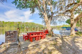 Lanai and Fire Pit Riverfront Studio in Chiefland! - Chiefland - 8