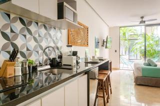Central Playa del Carmen Master Suite with rooftop pool and gym WiFi free parking near beach - Playa del Carmen - 7