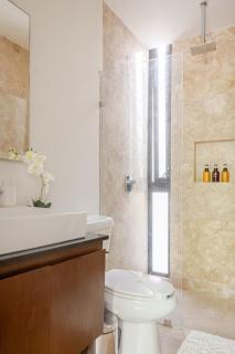 Central Playa del Carmen Master Suite with rooftop pool and gym WiFi free parking near beach - Playa del Carmen - 2