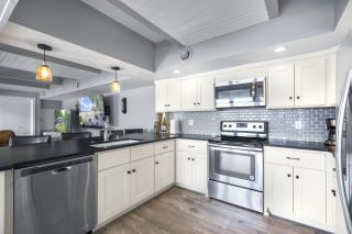 For the View - Great Location with Lakeside Launchpad - Gravois Mills - 4
