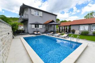 Holiday house with a swimming pool Lucane, Zagora - 23648 - Sinj - 9