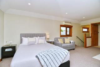 Studio Retreat with EV & off street Parking - Christchurch - 8