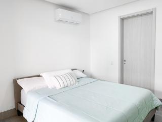 Suite Empresarial, cerca al mall del sol, cama, parqueo, sofa cama - Guayaquil - 7