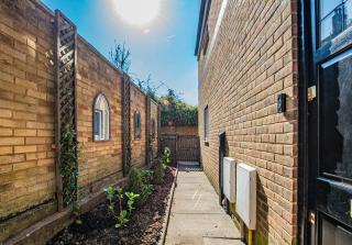 Modern 1-Bed Flat with Free Parking in West London - Londra - 4