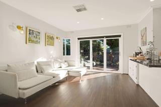 Spacious Family Home in the heart of Wheelers Hill - 7