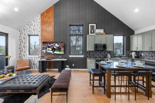 Modern Cowboy - Private Balcony - Mins To Broadway - Nashville - 1