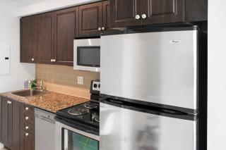 Panorama Luxe Suites - Prime Downtown Location - 2