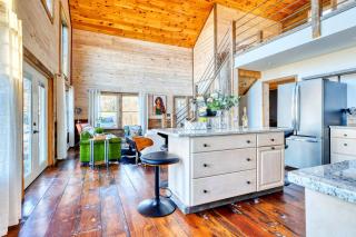 Picture Worthy Cabin with Hot Tub on 10 Private Acres - - 1