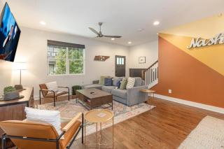 Nashville Comfort-Sleeps 10-3 Mins to 12 South - Nashville - 0