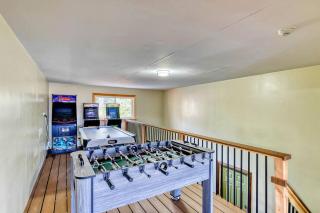 Hot Tub Sauna Steam Room Arcades Airhockey - 8