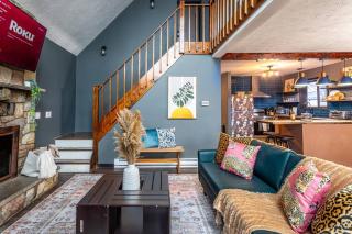 Water Front Dream Hot Tub Fire Pit King Bed - 4