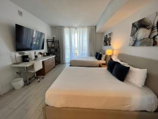 Studio 2 beds queen, pool, gym and service beach - Hallandale Beach - 5