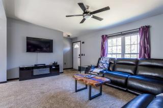 Hot Tub Game Room Fenced Yard Dog Friendly - 4