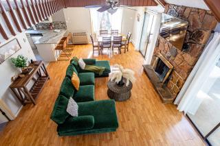 Game Room Fire Pit Dog Friendly - Tobyhanna - 1