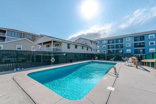 Hang Ten Hideaway, pool, Condo, Parking - 6 person max occupancy - Carolina Beach - 0