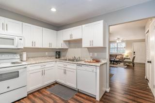 South Wing - 2 Units - 4 bedrooms - Mins to Zoo - Nashville - 3