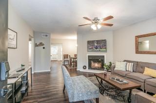 South Wing - 2 Units - 4 bedrooms - Mins to Zoo - Nashville - 9