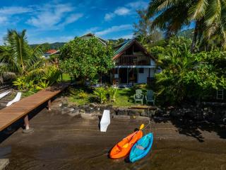 Toahere Beach House - Beachfront - Pool - Pontoon - 5