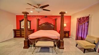 New Renovation, EV charger, 5 Lots To The Beach,Heated Pool,Jaccuzi - South Padre Island - 4