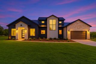 Designer Home with Hot Tub BBQ & Hill Views - Driftwood - 8