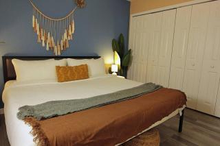 Calm Japandi Retreat With Patio, Near Downtown - Sarasota - 6
