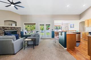 Family home in desirable neighborhood with pool ac - Meridian - 3
