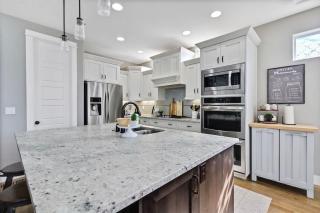 Large Modern 6 Bedroom Farmhouse with Custom Theat - Meridian - 4