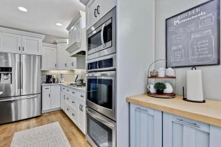 Large Modern 6 Bedroom Farmhouse with Custom Theat - Meridian - 2