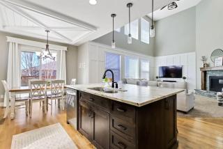 Large Modern 6 Bedroom Farmhouse with Custom Theat - Meridian - 1