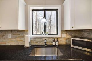 Blue Wolf Retreat Pool Table Cozy BBQ - 1