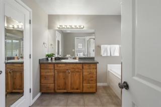 Spacious Entertainment Dream Home 6 BR Speeps 22 - Syracuse - 2