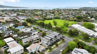Beauty in Bayswater - New Build Luxury - Auckland - 8