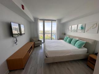 Miami Beach Luxury Apt 1B 1B with pool and gym - 0