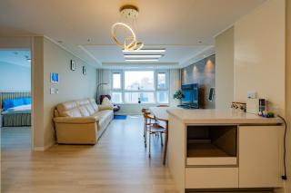 New Apt 34py 3min to Haeundae Beach LG StanbyMe & Styler Netflix & Sky Capsule - Busan - 2