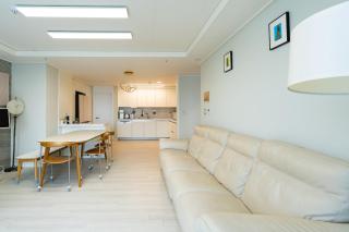 New Apt 34py 3min to Haeundae Beach LG StanbyMe & Styler Netflix & Sky Capsule - Busan - 6