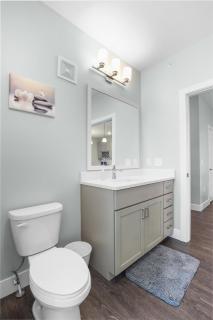 IRIE Living Homey Suite Grand Park King Bed Pool - Westfield - 8