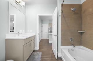 IRIE Living Homey Suite Grand Park King Bed Pool - Westfield - 7