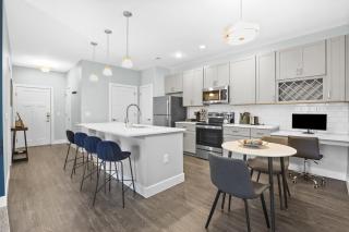 IRIE Living Homey Suite Grand Park King Bed Pool - Westfield - 2