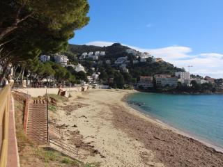 1020 BONIFACI I Bajo Izq, SOLO OIRÁ LAS OLAS DEL MAR. SITUACIÓN ÚNICA, ZONA MUY TRANQUILA EDIFICIO PEQUEÑO CERCA PLAYA Y ROCAS. PARKING PRIVADO EXTERIOR. - ES-258-149 - Roses - 2