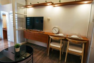 Modern Living 5 with Fast Wifi and Netflix - 3