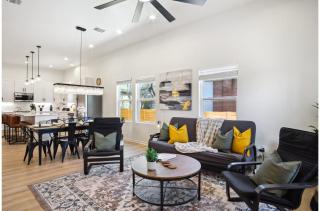 Sleek 4BR3BA Urban Living w Downtown Views - 7