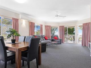 Beachside 2-Bed Apartment with Secure Parking - Torquay - 9