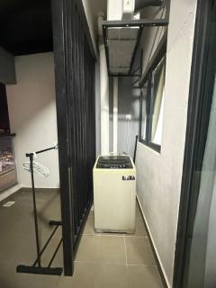 Simfoni - Big Balcony, Self Check In, Free Netflix, 200mbps Wifi, Parking at level 1 - 1